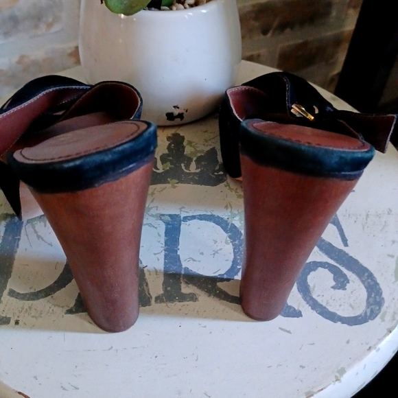 A.B.S Allen Schwartz Black suede Heels - Picture 2 of 7